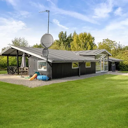 Holiday home Awesome In Grenaa With Sauna